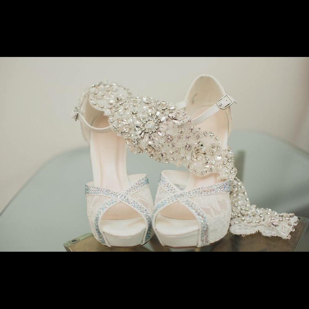 LAST CHANCE SALE!!Justin Alexander crystal belt 💗